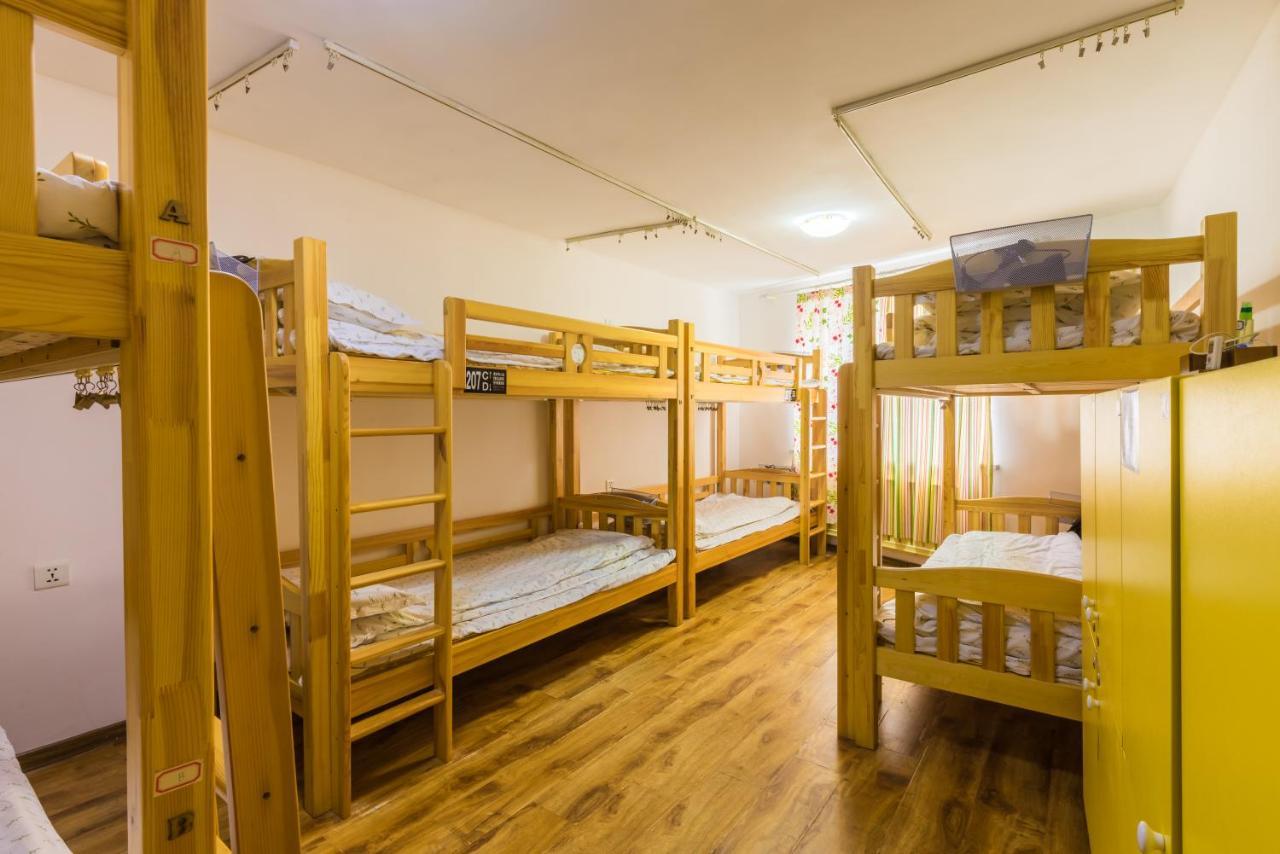 Dalian Buzz Light Year Youth Hostel Exterior photo
